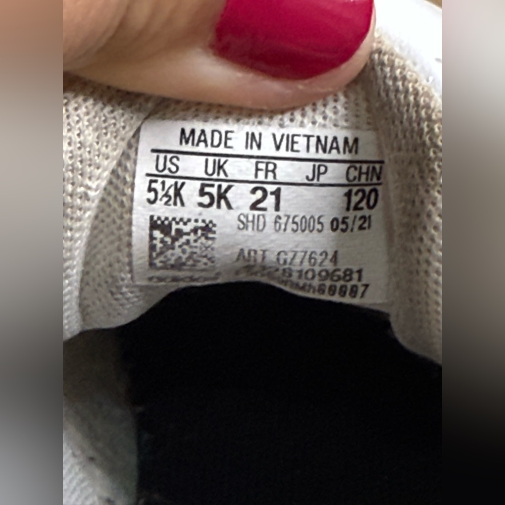 Limited Edition Marvel Series Adidas Shoes for toddler - Picture 5 of 5